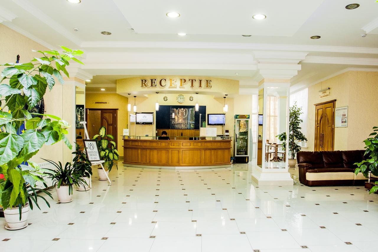 Institutul Muncii Chisinau Exterior photo